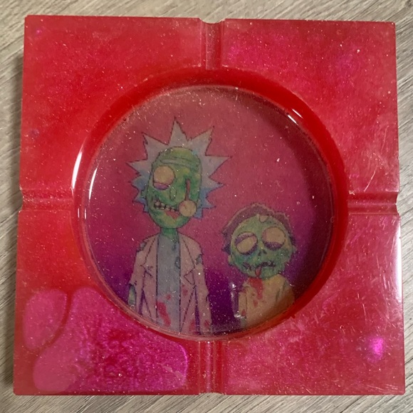 Rick & Morty Zombie Ashtray - Picture 1 of 11